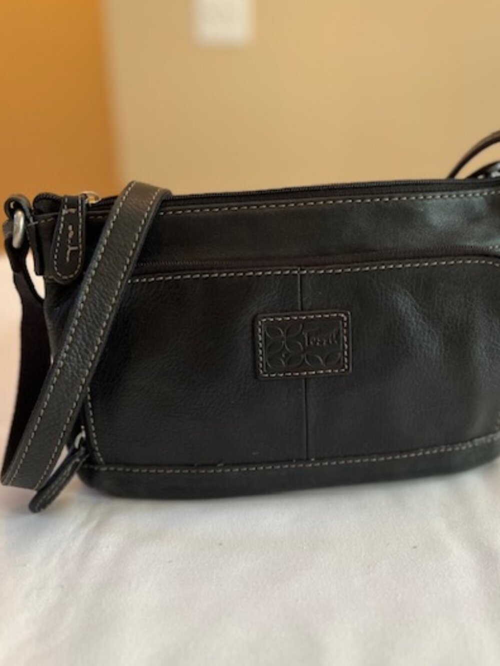 FOSSIL | Black Pebbled Leather Crossbody Bag Zip Top Closure-EUC